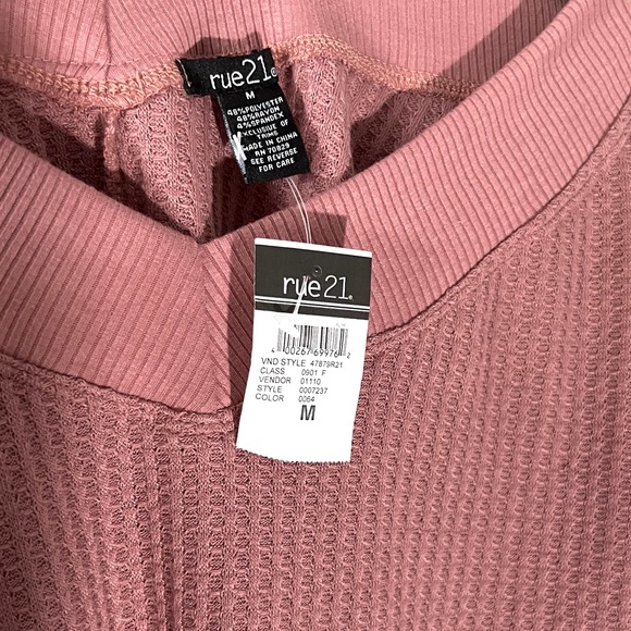 Rue21 Dusty Pink Wide V Neck Long Sleeve Boxy Knit Lightweight Sweater - Picture 5 of 6